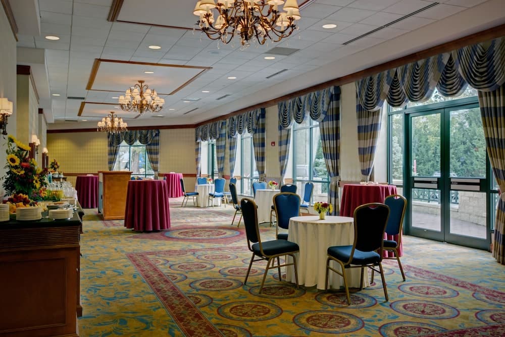 Crowne Plaza: Philadelphia - King of Prussia by IHG interior in King of Prussia, PA — gallery photo 2