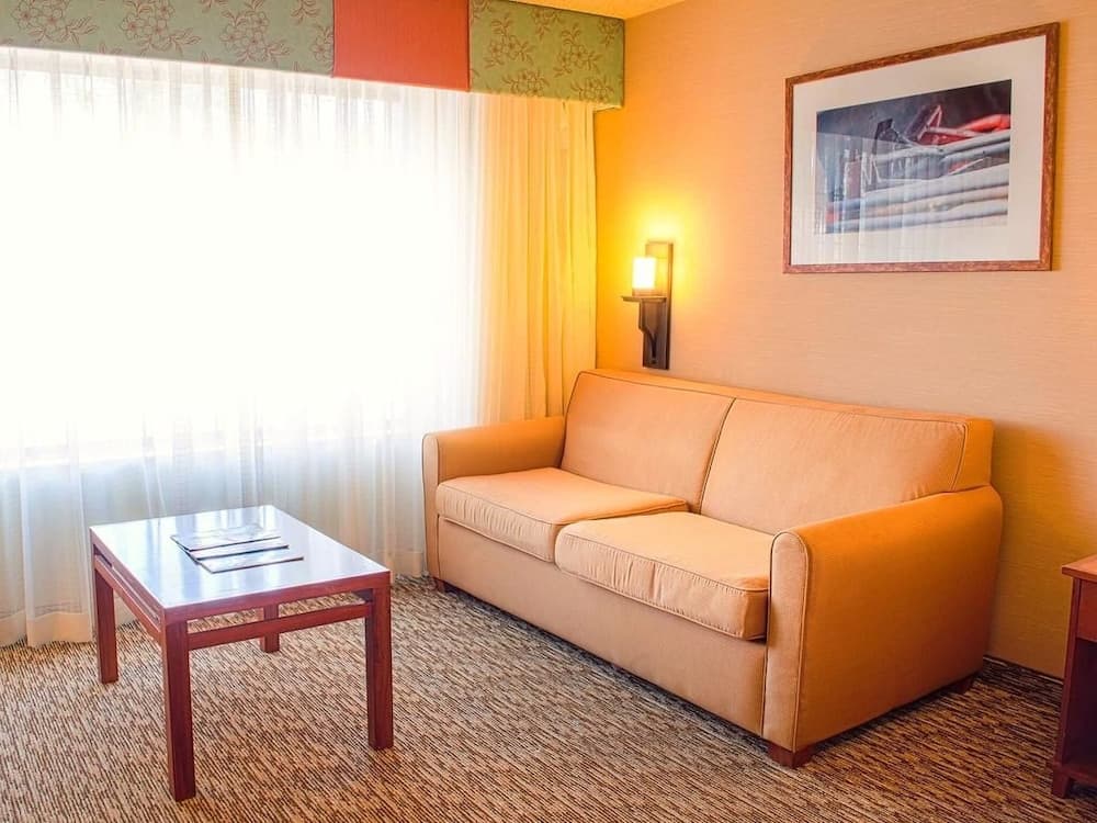 Mesa Golf Inn & Suites interior in Mesa, AZ — gallery photo 2