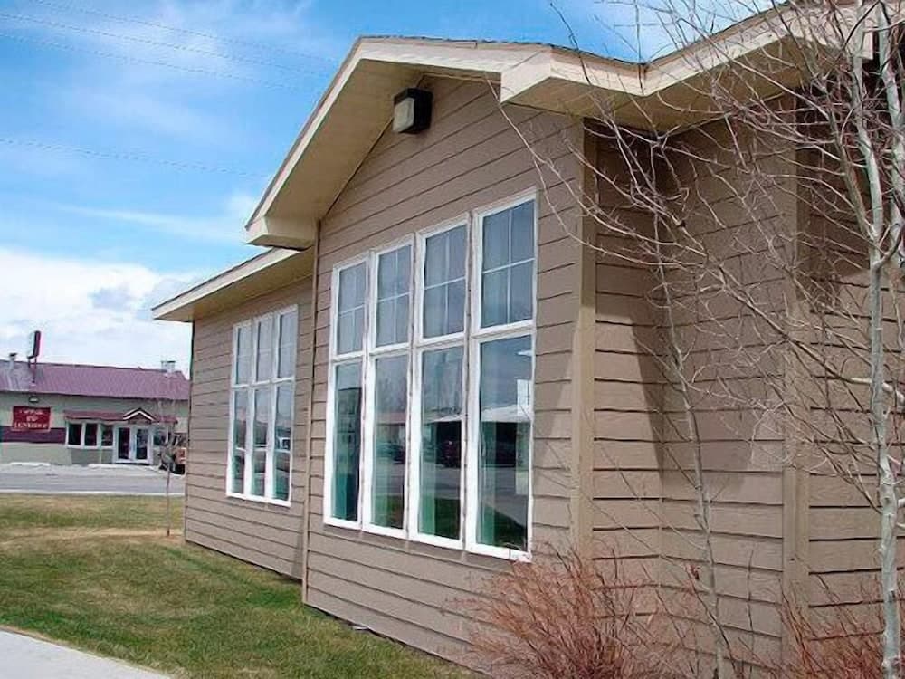 Quality Inn & Suites Pinedale featured exterior or lobby in Pinedale, WY — similar hotel