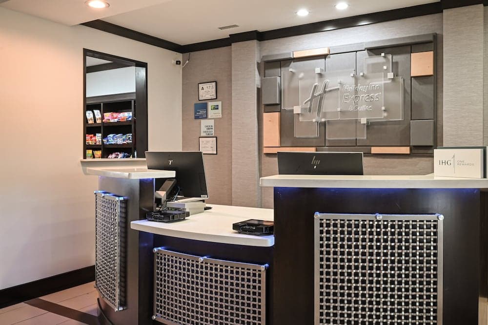 Holiday Inn Express & Suites Charlotte Southeast - Matthews by IHG interior in Matthews, NC — gallery photo 2