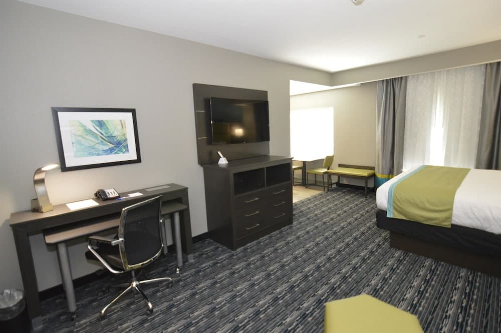 Holiday Inn Express And Suites Pasadena Houston Southeast by IHG gallery photo in Pasadena, TX — image 20