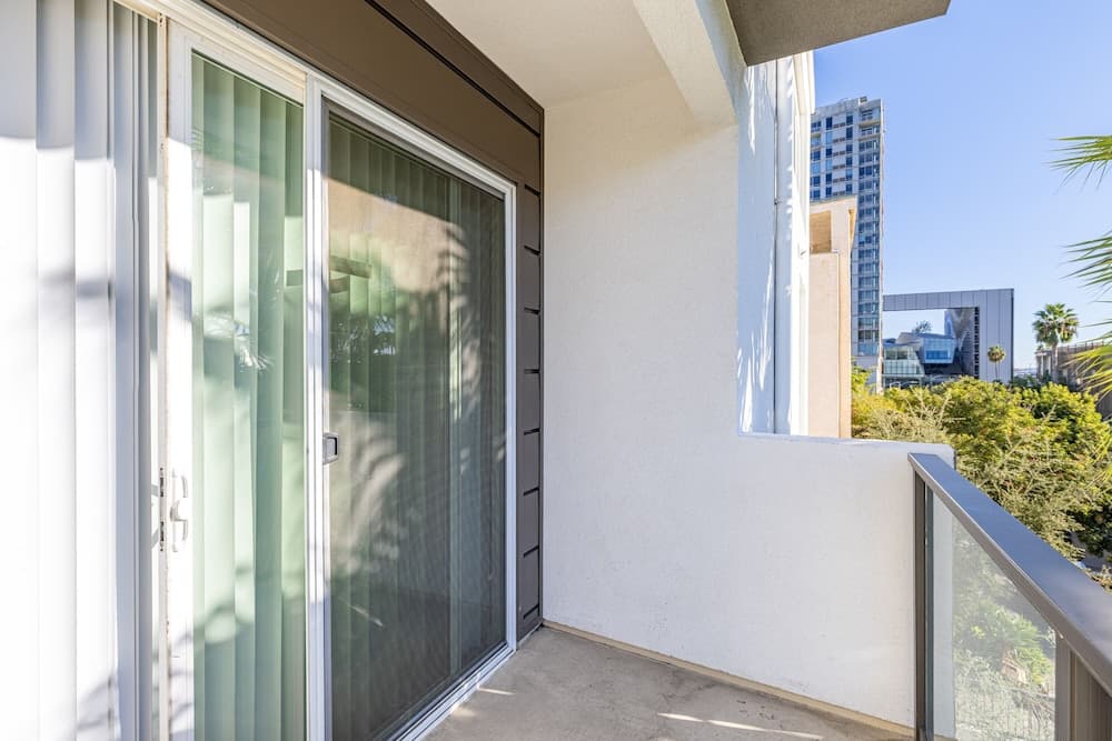 Heaven on Hollywood Furnished Apts - Vine featured exterior or lobby in Los Angeles, CA — similar hotel