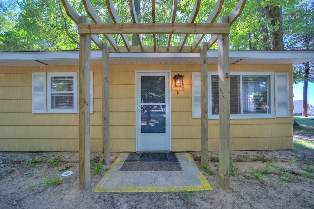 Scenic Drive Resort by DreamStay gallery photo in Muskegon, MI — image 19