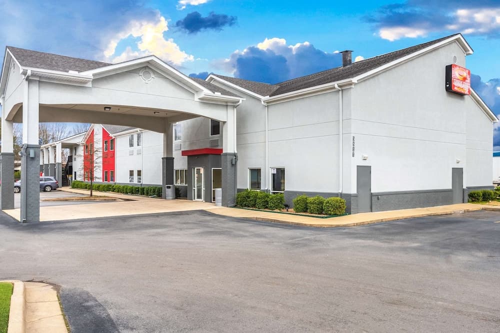 Econo Lodge Inn & Suites Pritchard Road North Little Rock featured exterior or lobby in North Little Rock, AR — similar hotel