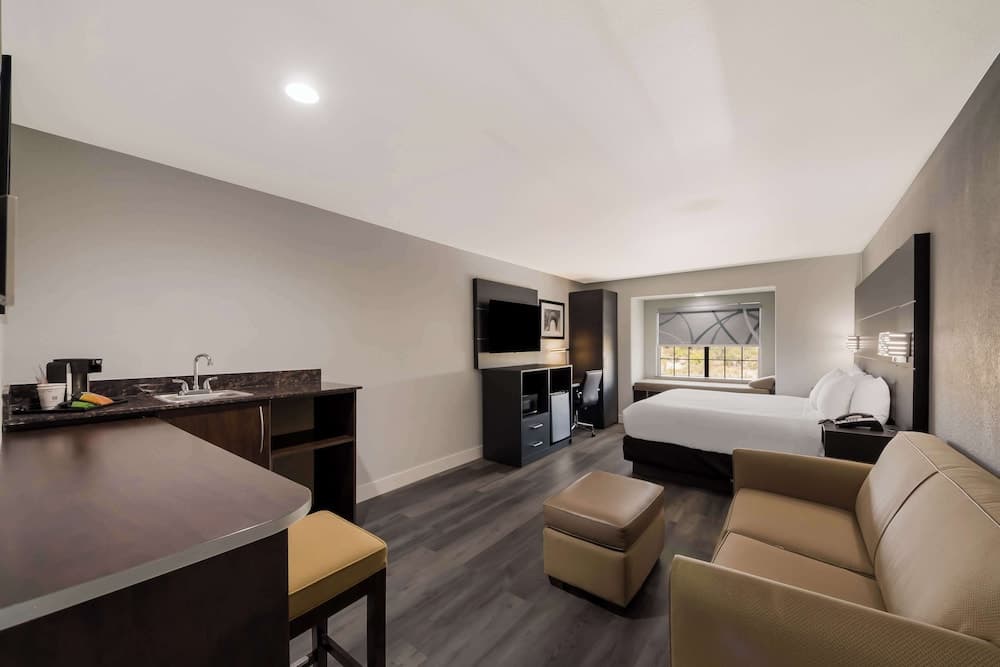 Best Western SeaWorld San Antonio property views in San Antonio, TX — gallery photo 3
