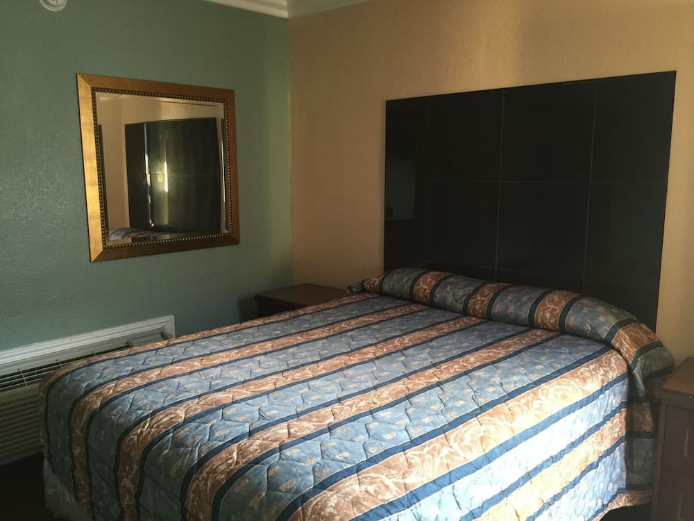 Park Motel property views in Los Angeles, CA — gallery photo 3