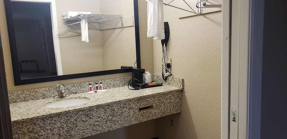 Travel Inn Of Sidney Ohio property views in Sidney, OH — gallery photo 3