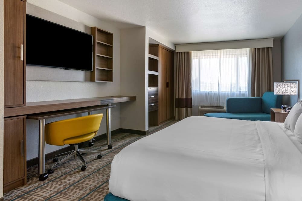 MainStay Suites Coeur d'Alene featured exterior or lobby in Coeur d'Alene, ID — similar hotel