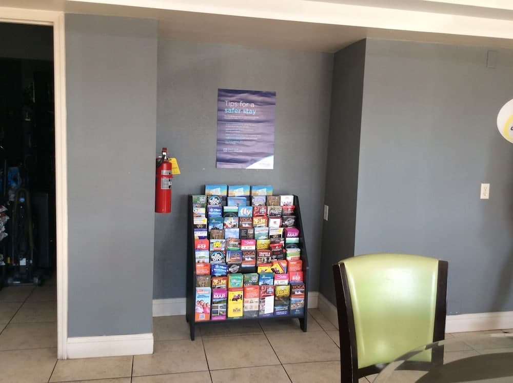 Super 8 by Wyndham Chattanooga/East Ridge interior in Chattanooga, TN — gallery photo 2