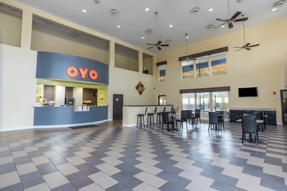 OYO Hotel Knoxville TN Cedar Bluff I-40 interior in Knoxville, TN — gallery photo 2