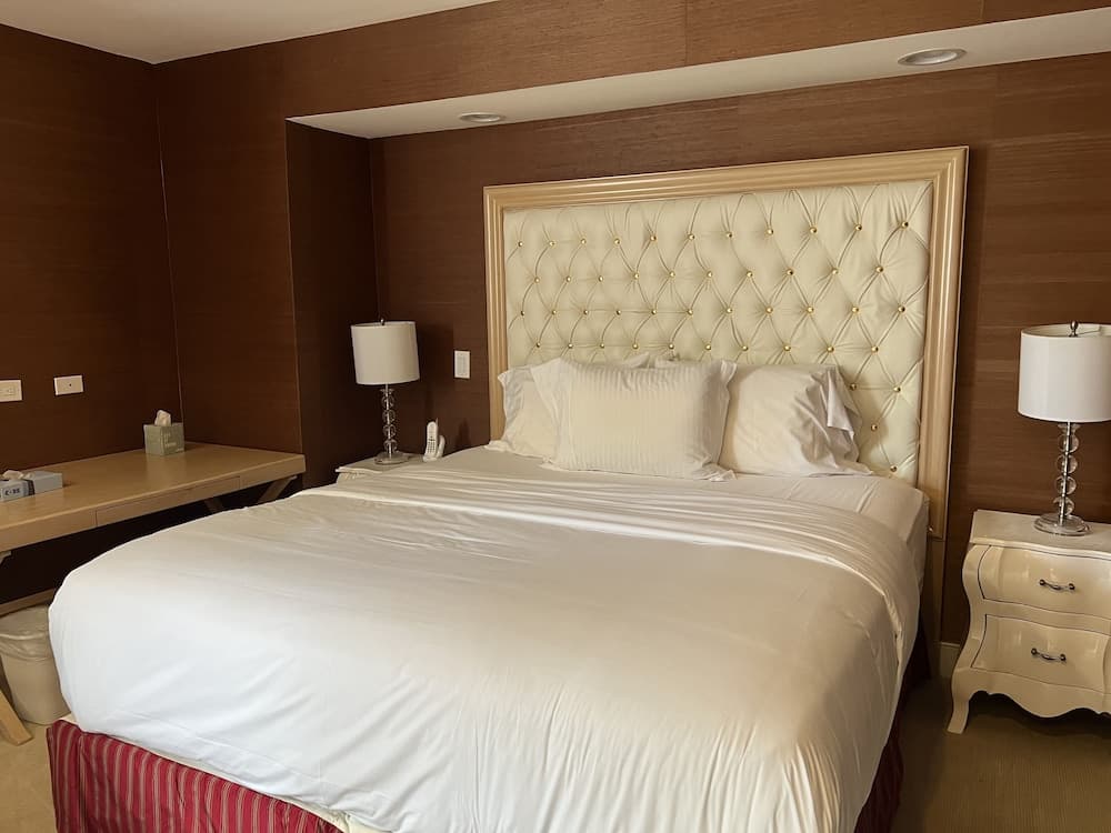 Rocky River Inn interior in New Milford, CT — gallery photo 2