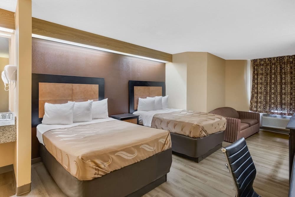Quality Inn Lees Summit - Kansas City gallery photo in Lee's Summit, MO — image 7