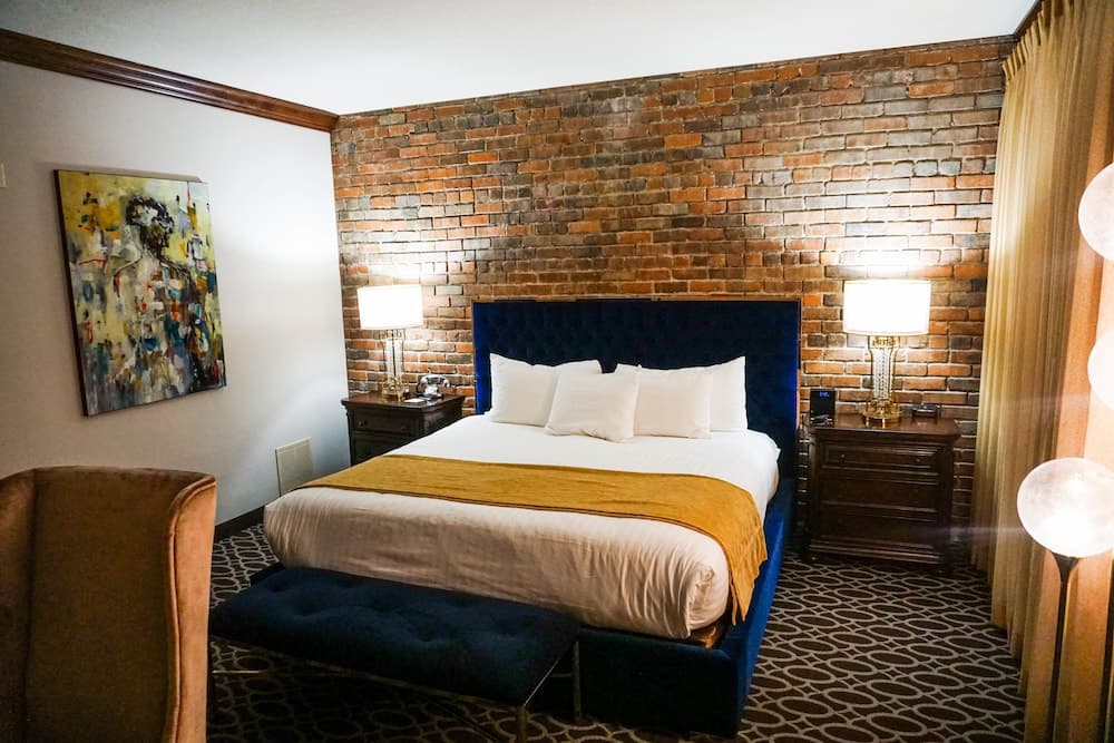 Des Lux Hotel gallery photo in Des Moines, IA — image 68
