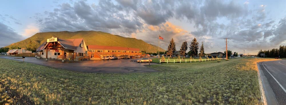 Glacier Basecamp Lodge interior in Columbia Falls, MT — gallery photo 2