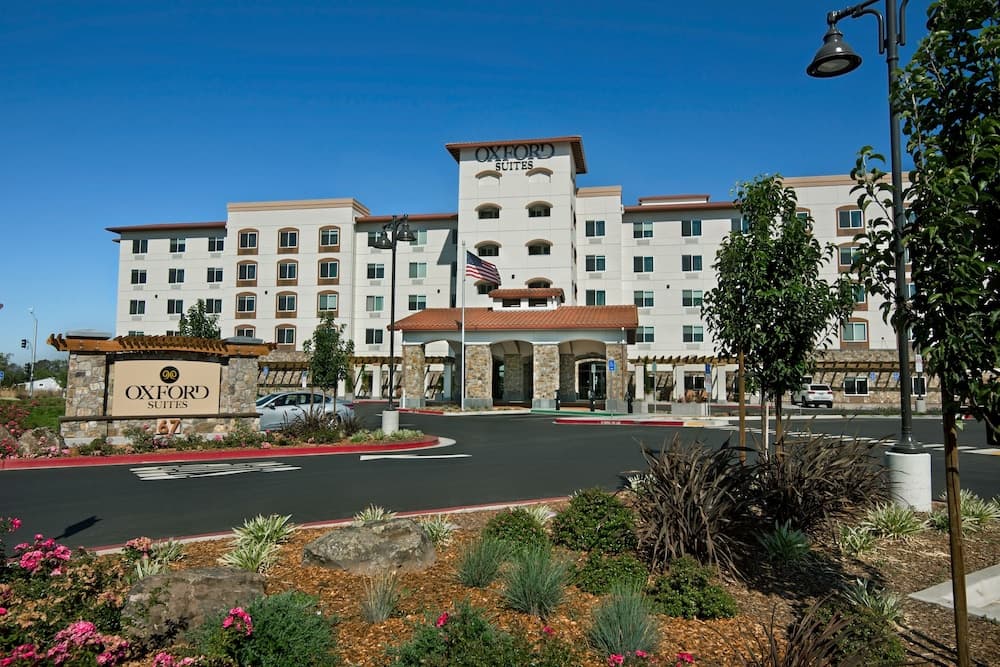 Oxford Suites Sonoma County gallery photo in Rohnert Park, CA — image 17