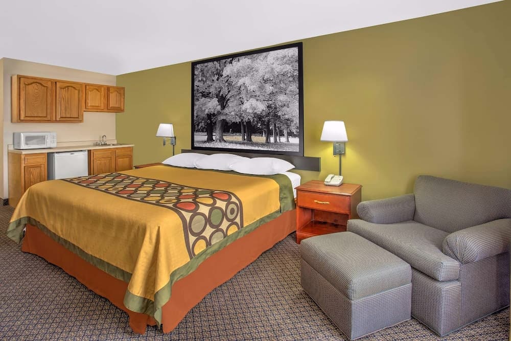 Super 8 by Wyndham Galva property views in Galva, IL — gallery photo 3