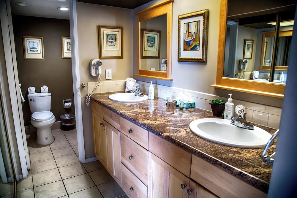 Palm Desert Suites property views in Palm Desert, CA — gallery photo 3
