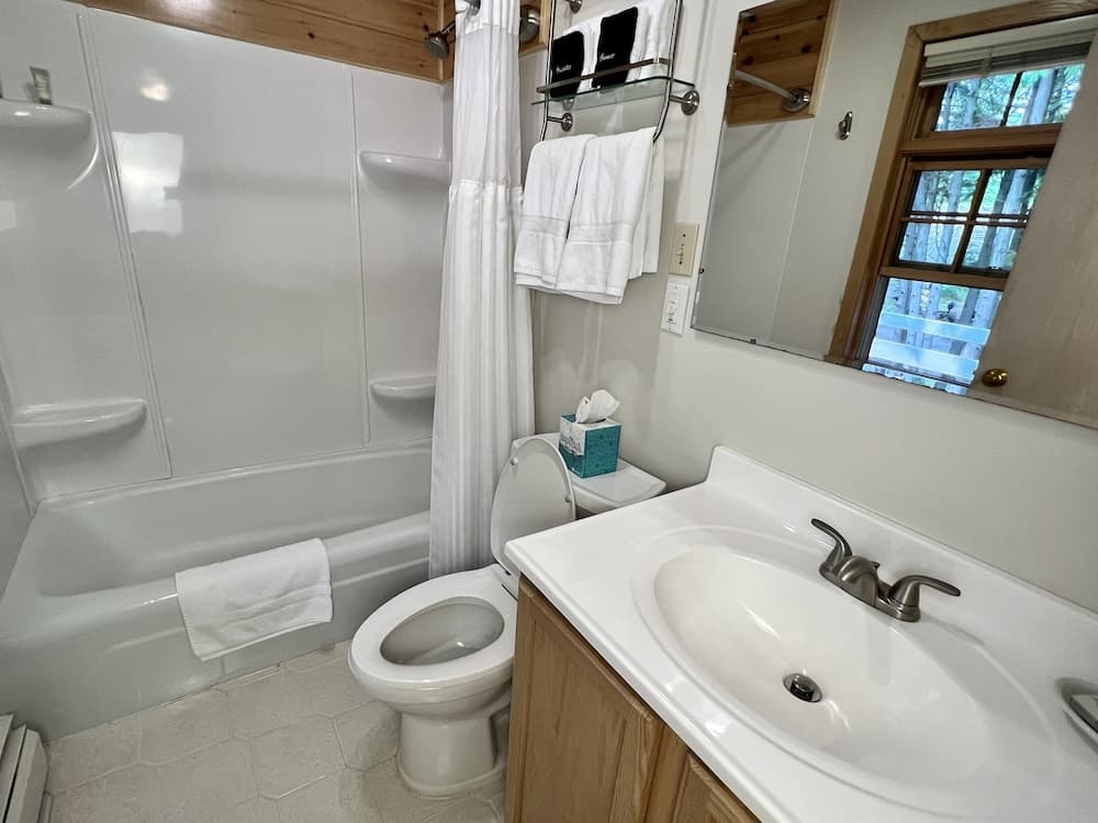 Thomsonite Beach Inn interior in Grand Marais, MN — gallery photo 2
