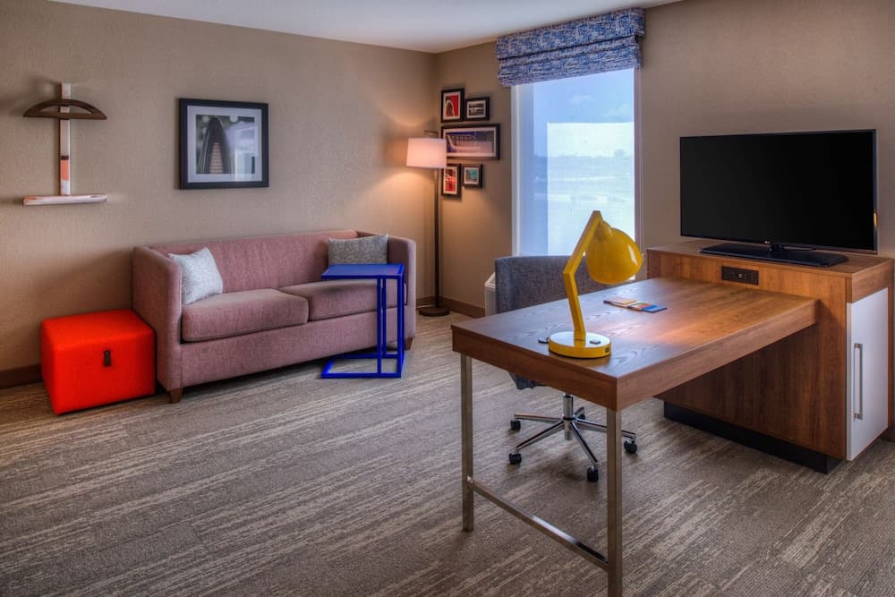 Hampton Inn & Suites Wixom gallery photo in Wixom, MI — image 41