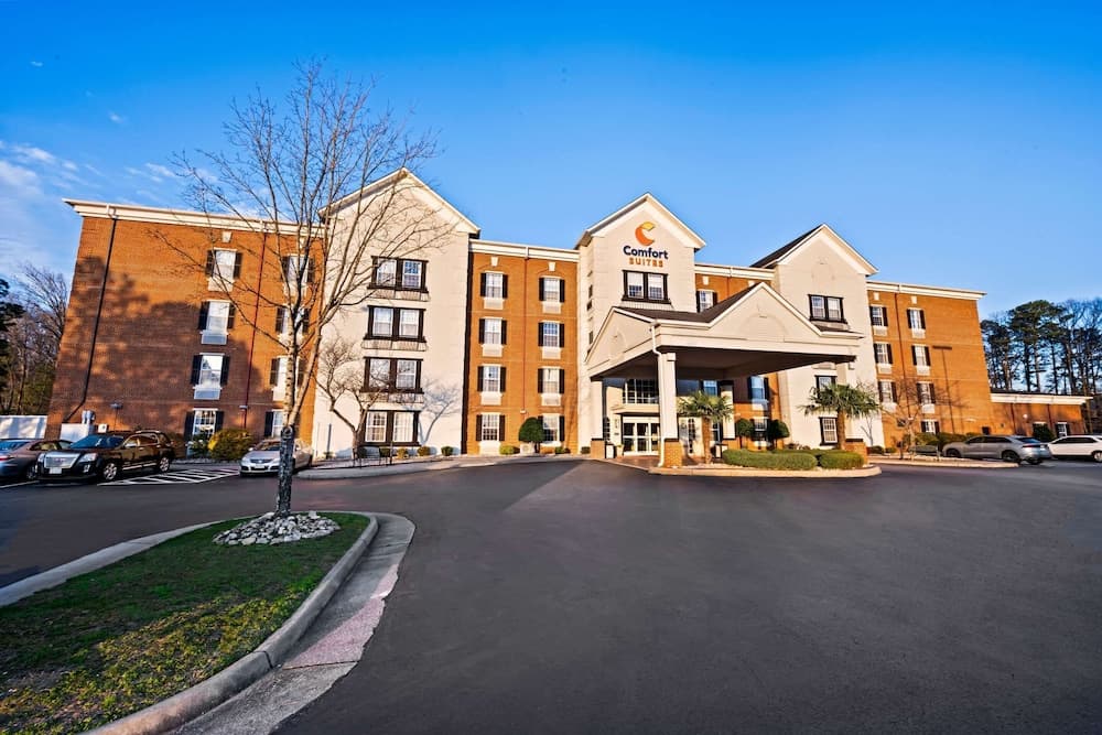 Comfort Suites Airport gallery photo in Newport News, VA — image 41