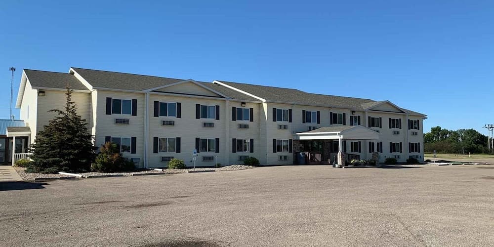 Quilt Inn featured exterior or lobby in Kenmare, ND — similar hotel
