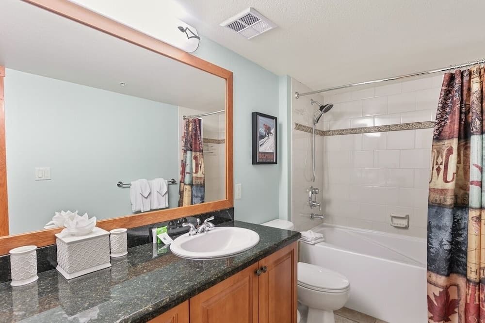 1311b - King Standard Eagle Springs West Hotel Room property views in Solitude — gallery photo 3