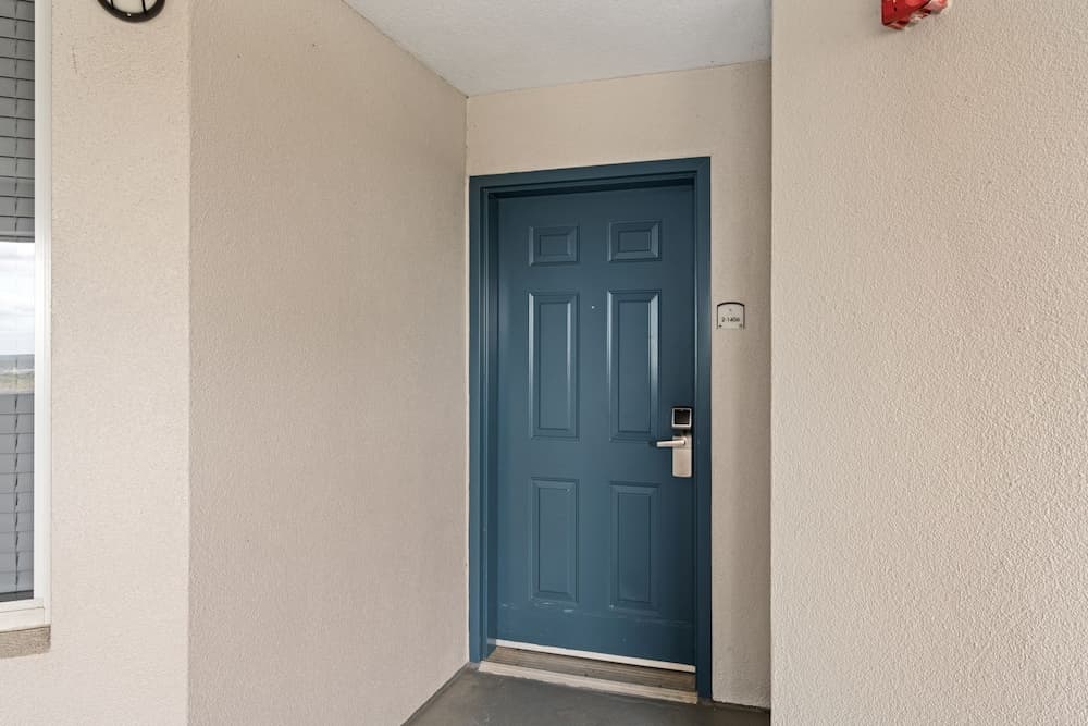 Renovated Condo 2mi  from Disney Lake interior in Orlando, FL — gallery photo 2