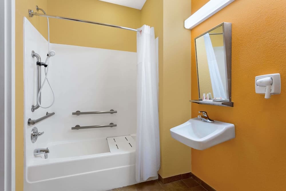 Microtel Inn & Suites by Wyndham Greenville/University Medic gallery photo in Greenville, NC — image 24