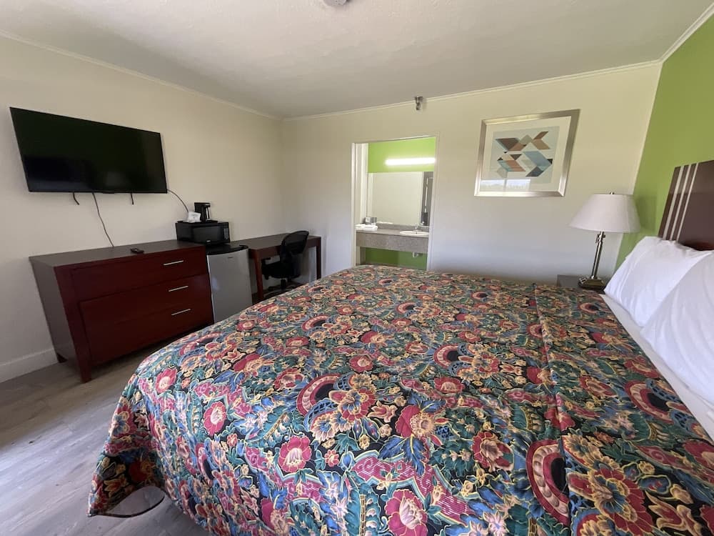 Executive Inn & Suites property views in Beaumont, TX — gallery photo 3