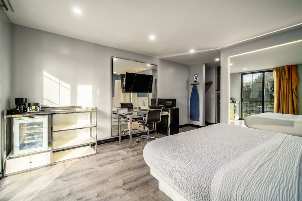 Hotel Calle Joaquin property views in San Luis Obispo, CA — gallery photo 3