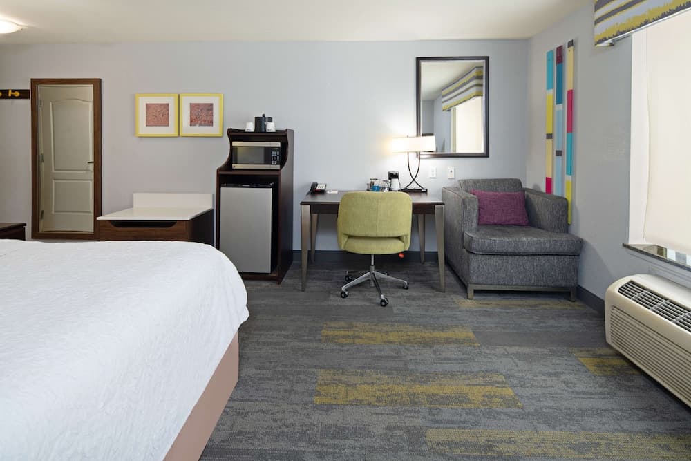 Hampton Inn & Suites Bakersfield/Hwy 58, CA property views in Bakersfield, CA — gallery photo 3