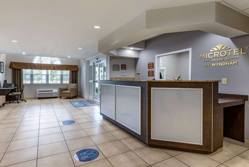 Microtel Inn & Suites By Wyndham Sylva Dillsboro Area interior in Sylva, NC — gallery photo 2