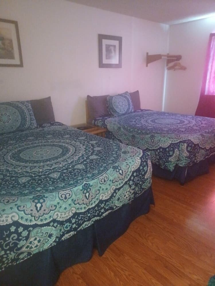 Motel 229 @ Garden of the Gods property views in Manitou Springs, CO — gallery photo 3