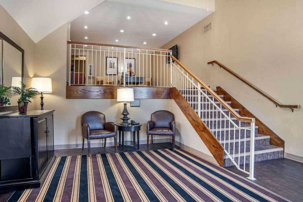 Suburban Studios Montgomery East I-85 interior in Montgomery, AL — gallery photo 2