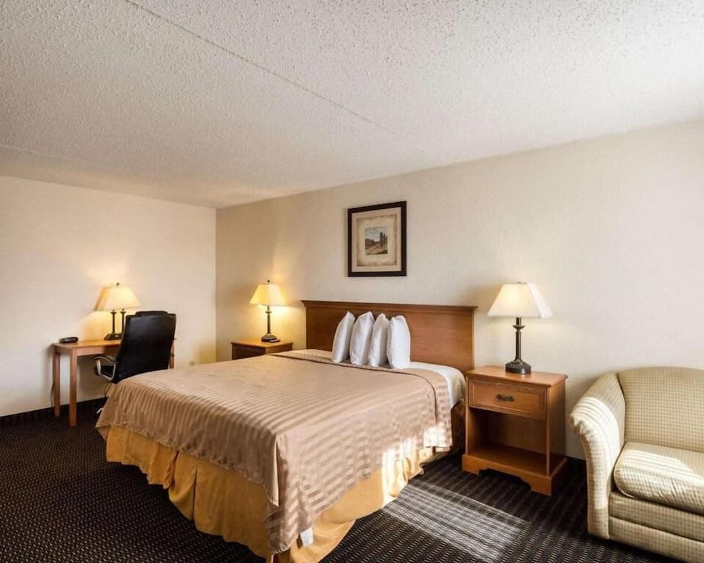 Sunrise Inn & Suites interior in New Orleans, LA — gallery photo 2