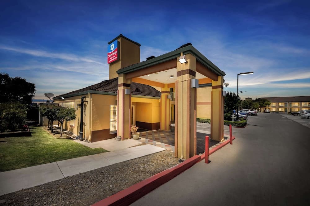 SureStay Plus Hotel by Best Western San Jose Central City featured exterior or lobby in San Jose, CA — similar hotel