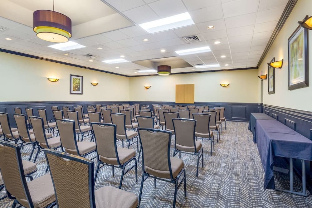 Clarion Inn North Haven - New Haven North gallery photo in North Haven — image 24