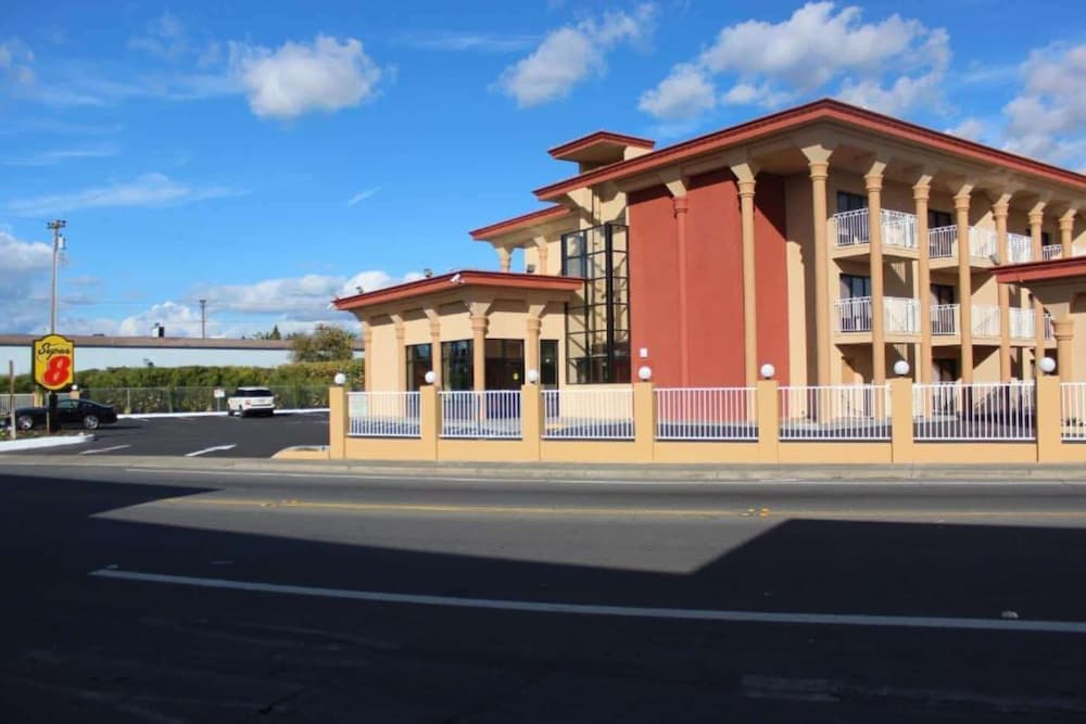 Super 8 by Wyndham Vallejo/Napa Valley property views in Vallejo, CA — gallery photo 3