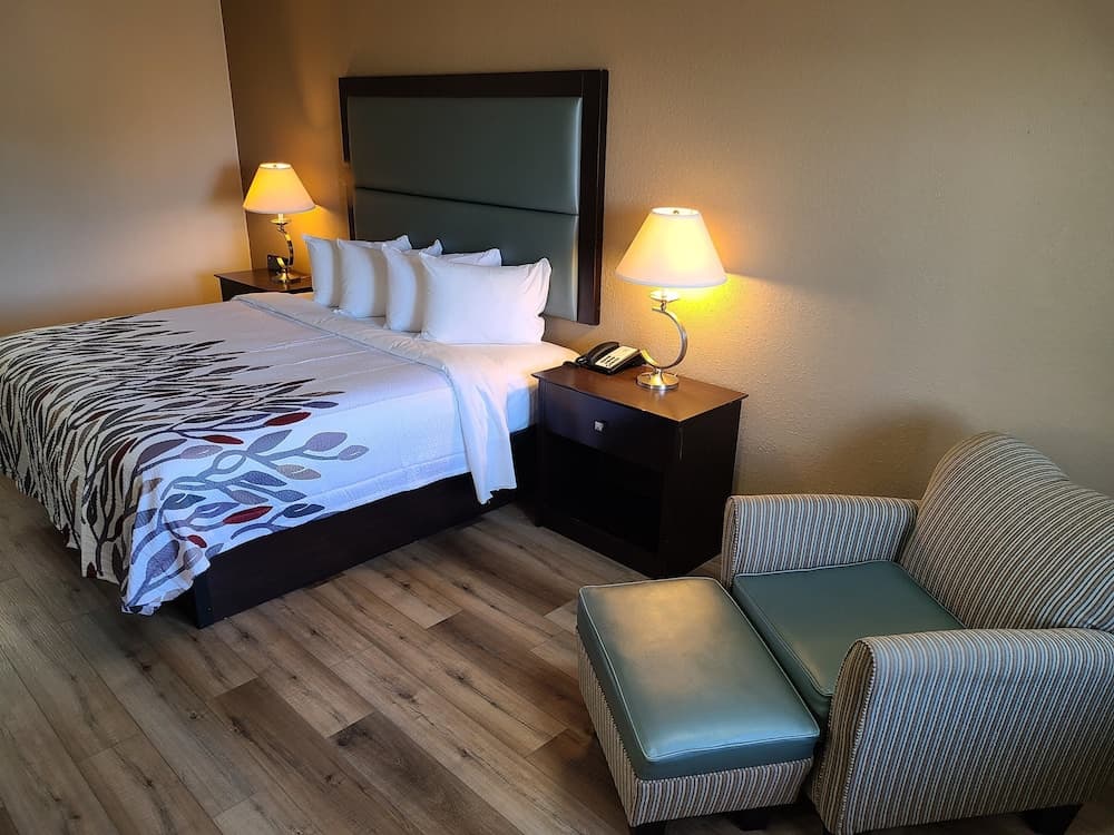 Red Roof Inn Staunton interior in Staunton, VA — gallery photo 2