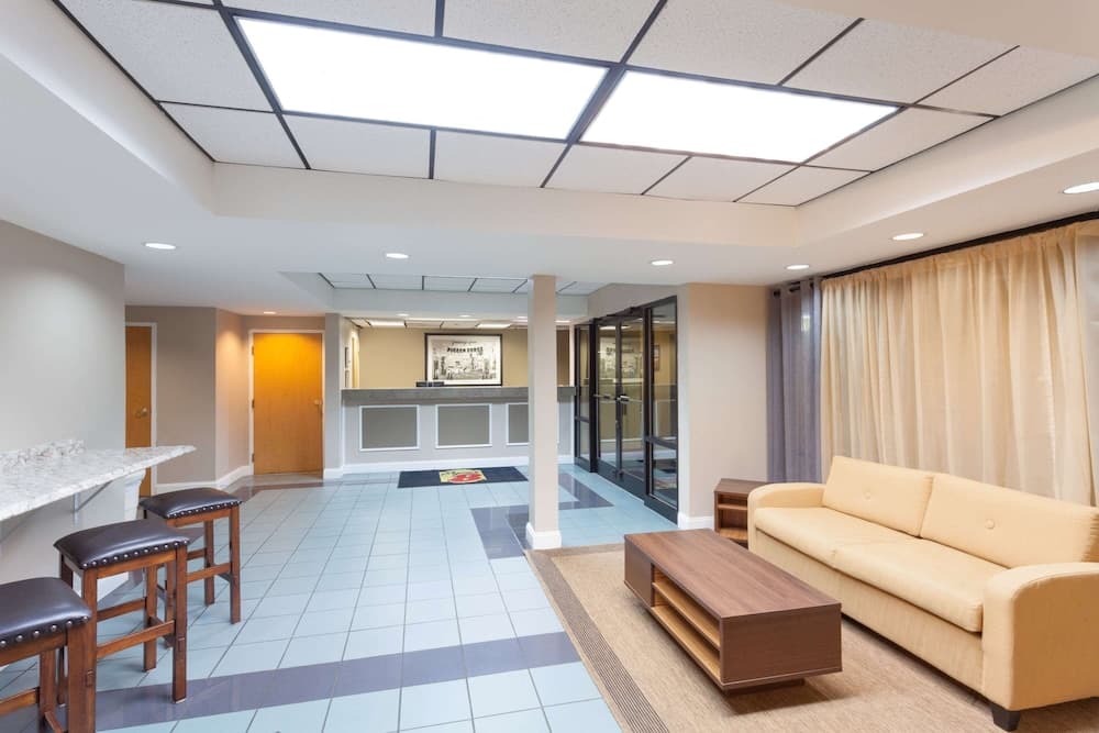 Super 8 by Wyndham Pigeon Forge Dollywood Lane property views in Pigeon Forge, TN — gallery photo 3