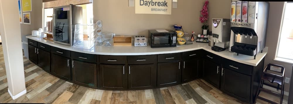 Days Inn by Wyndham Orange property views in Orange, TX — gallery photo 3