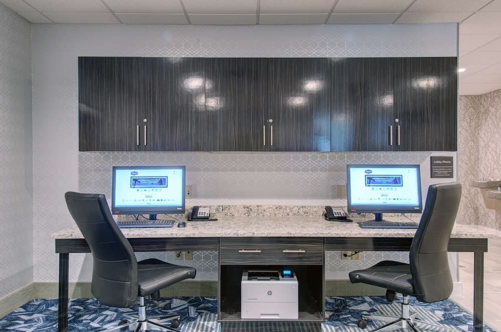 Hampton Inn & Suites Boston/Stoughton gallery photo in Stoughton — image 23
