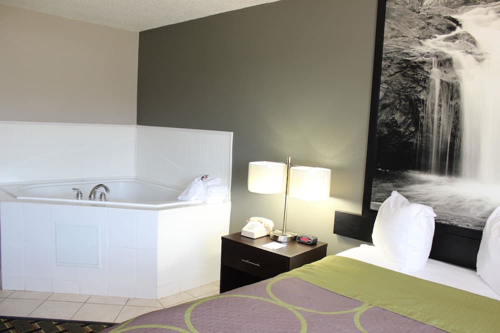 Super 8 by Wyndham Wyoming/Grand Rapids Area property views in Wyoming, MI — gallery photo 3
