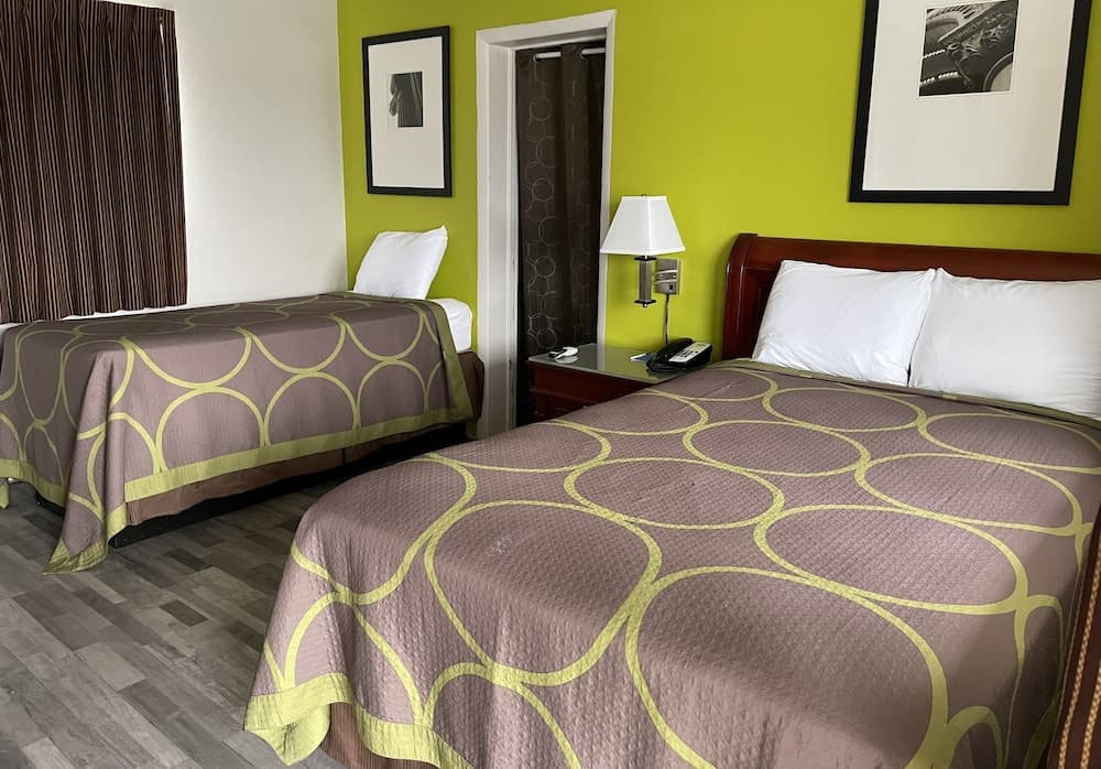 Rodeway Inn Pittsfield interior in Pittsfield, IL — gallery photo 2