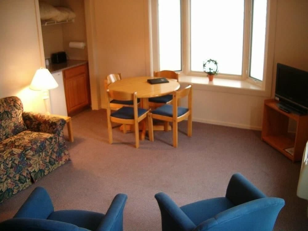 Attitash Motel interior in Bartlett — gallery photo 2