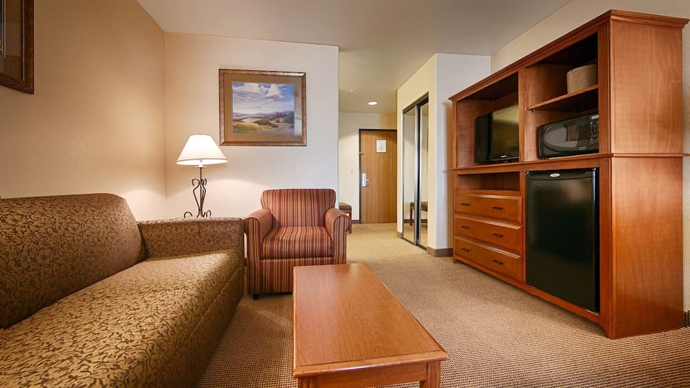 Best Western Territorial Inn & Suites interior in Bloomfield, NM — gallery photo 2