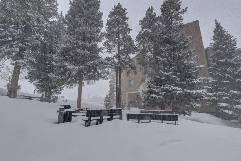 Cm247h Copper Mtn Inn 1 Bedroom Hotel Room featured exterior or lobby in Copper Mountain, CO — similar hotel