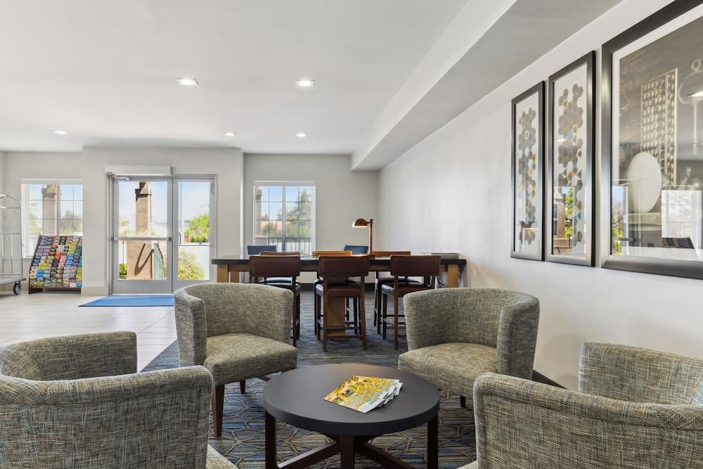 Holiday Inn Express & Suites Mountain View Silicon Valley by IHG property views in Mountain View, CA — gallery photo 3