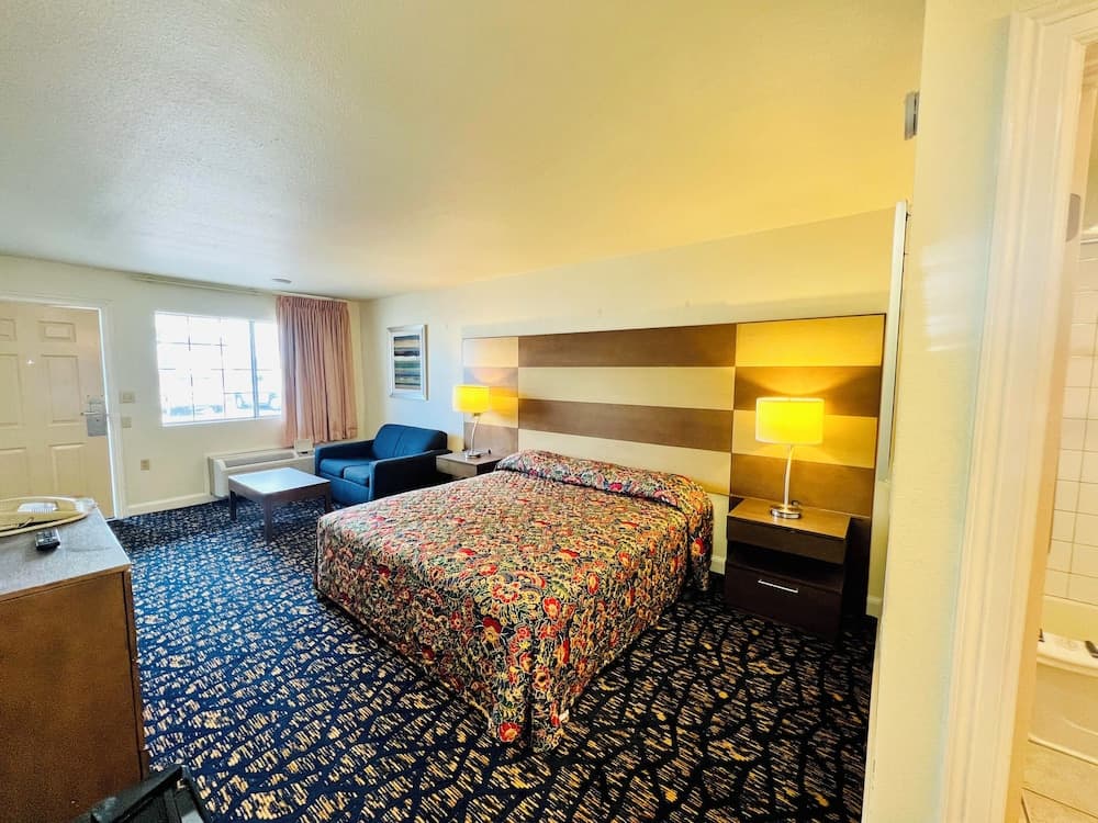 Rodeway Inn Garland Harbor Point gallery photo in Garland, TX — image 5