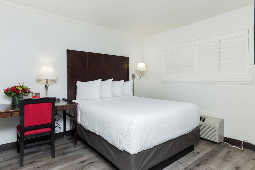 Alpine Inn near Convention Center and the Park gallery photo in Anaheim, CA — image 9